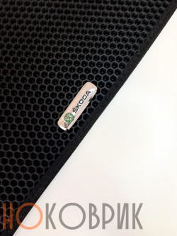 Фурнитура для автоковриков: логотип Skoda 